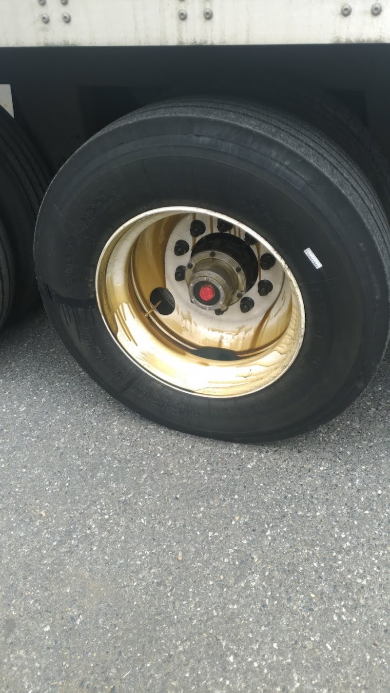Oak's Auto/Truck Service LLC — truck parking location
