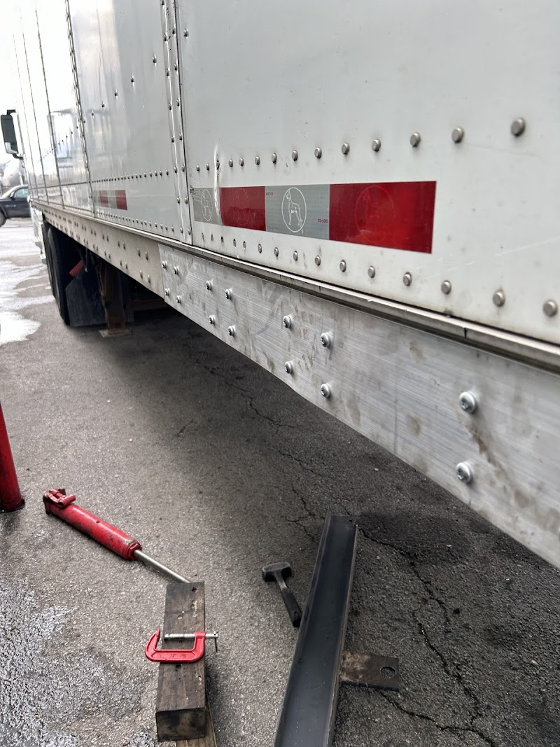 Midwest Truck & Trailer Road Side Repair — truck parking location