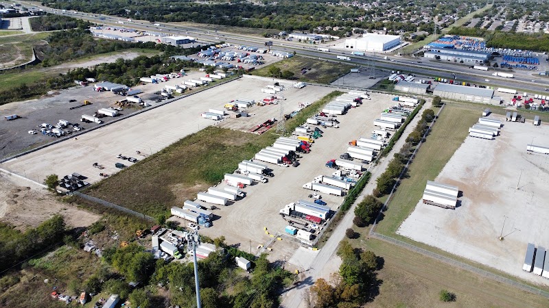 Dallas Truck Parking | Commercial Truck Parking Dallas, TX | Semi Truck Parking | 18 Wheeler Parking