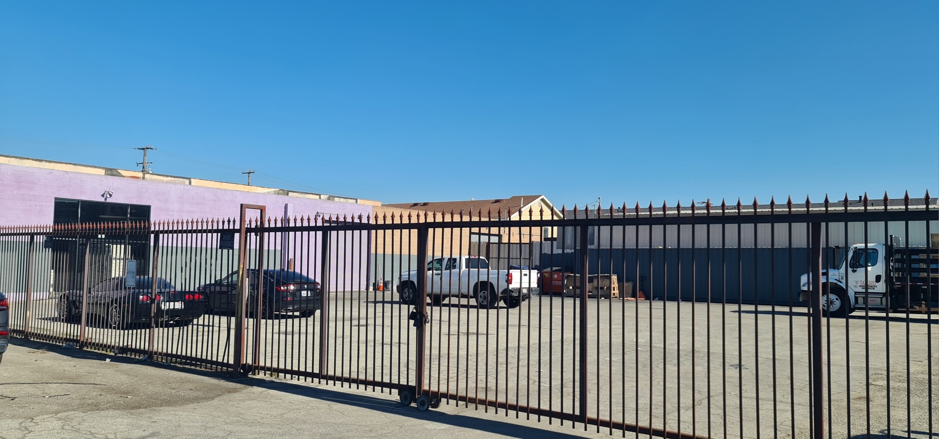 Western Avenue Parking - Photo 3